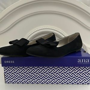 Black dress shoes with little bow